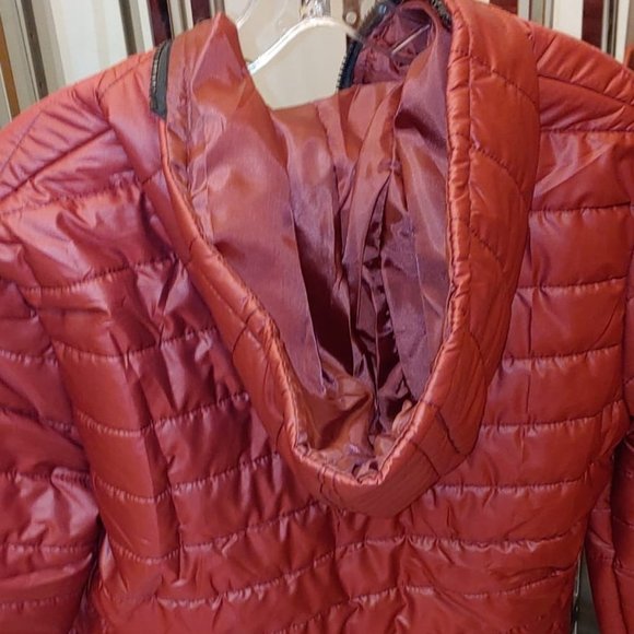 Womens Hooded Puffer Jacket--Burgundy - Picture 7 of 7